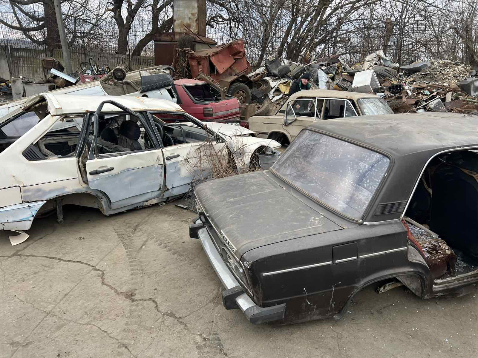 Scrap metal collection truck